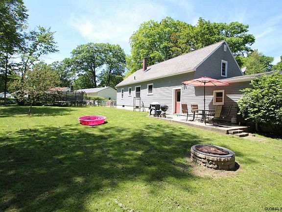 3rd image of 58 Woodside Dr