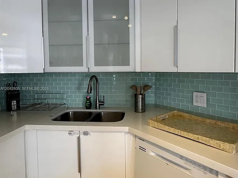 5161 E Collins Ave #1612 — Photo 19