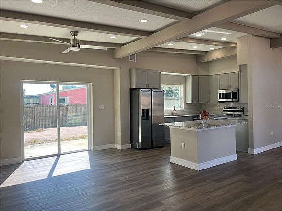 2nd image of 725 Scenic St