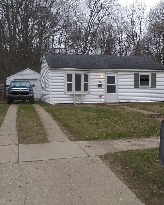 1st image of 1001 E Chippewa Ave