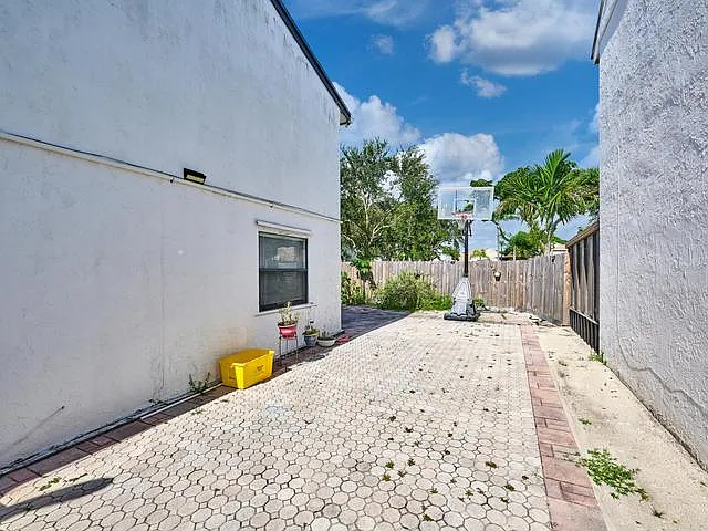 4 bed, 1483 sqft, $3,300 — Photo 4