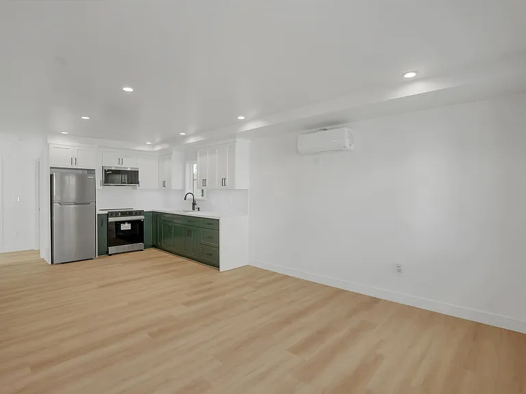 2114 E 2nd St — Photo 8