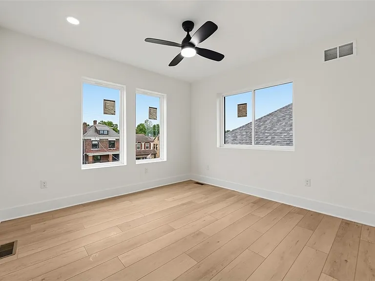 1361 Hawthorne St — Photo 28