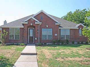 913 Blazing Star Dr, Garland, TX 75043