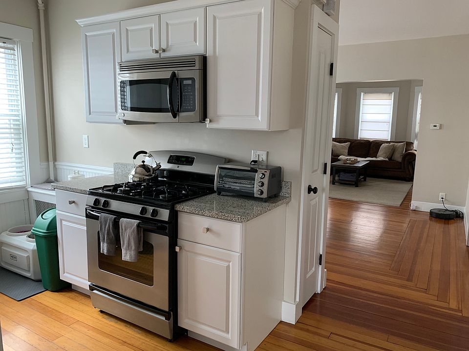 1st image of 21 Hillside Ave Floor 1