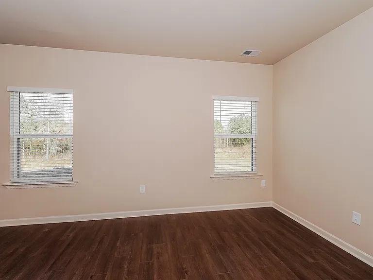 165 Clover Ln — Photo 2