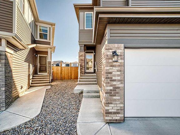 4th image of 122 N Belmont Cres SW