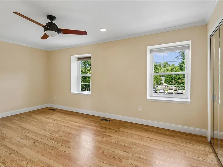 4 Kirkfield Ct — Photo 12