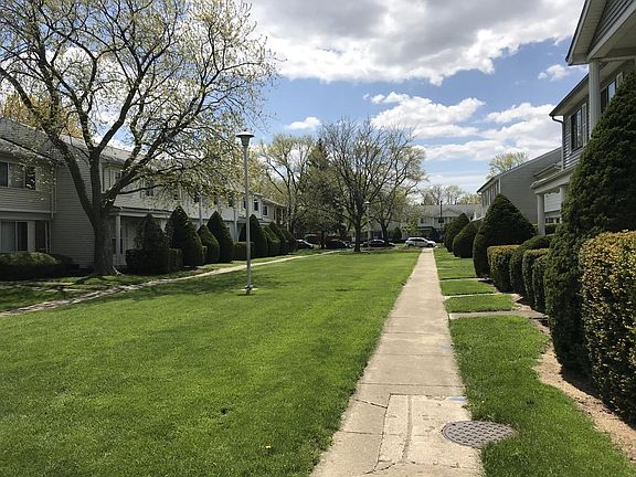 4th image of 414 Hallmark Ln #414