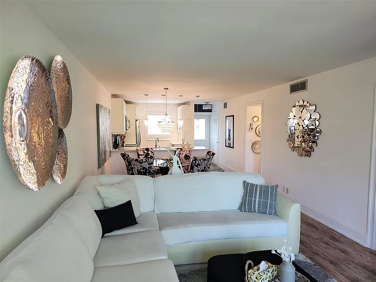 301 Cambridge Rd #301 — Photo 12