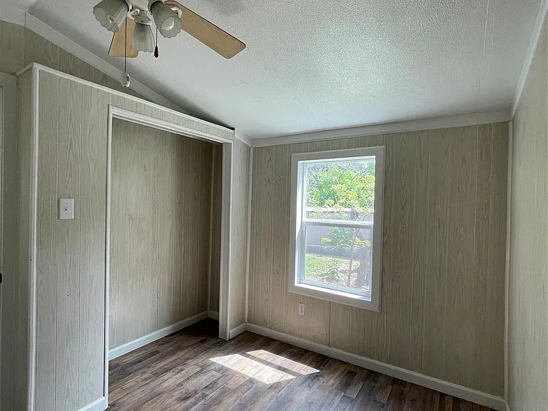 433 Capricorn Dr — Photo 30
