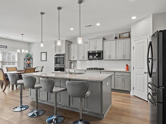 3rd image of 3003 Henry Rd SE