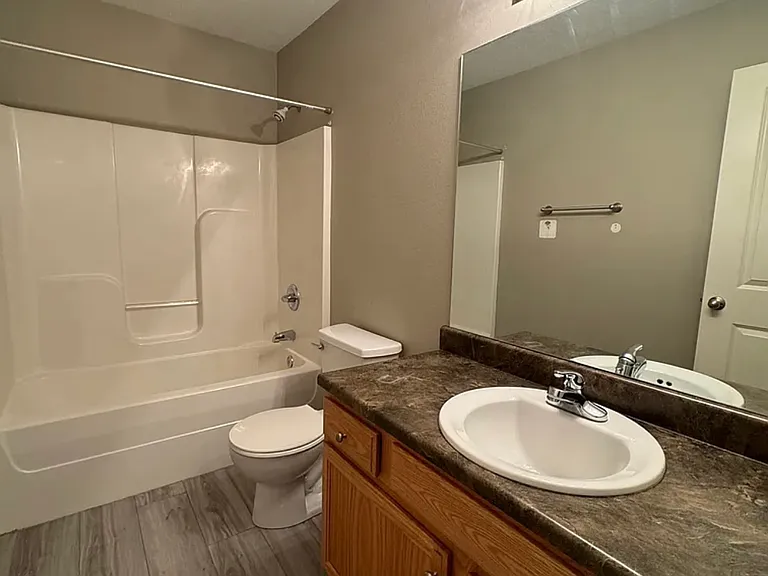 18159 Hayes Plz — Photo 13