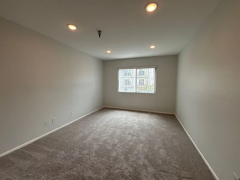 110 S Sweetzer Ave — Photo 23