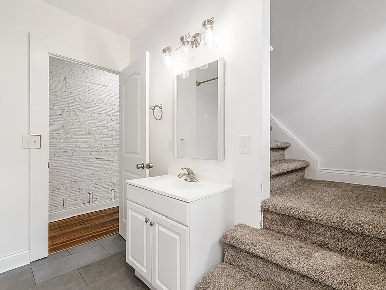 942 Linwood Ave — Photo 31