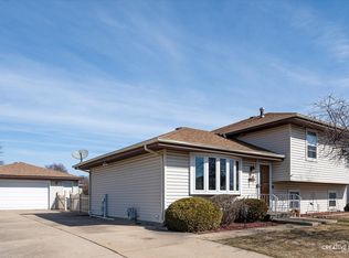 2831 Thomas Hickey Ave, Joliet, IL 60435