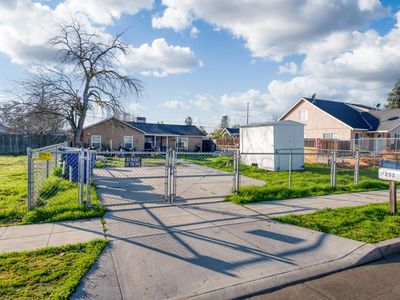 253 W Alluvial Ave, Pinedale, CA, 93650