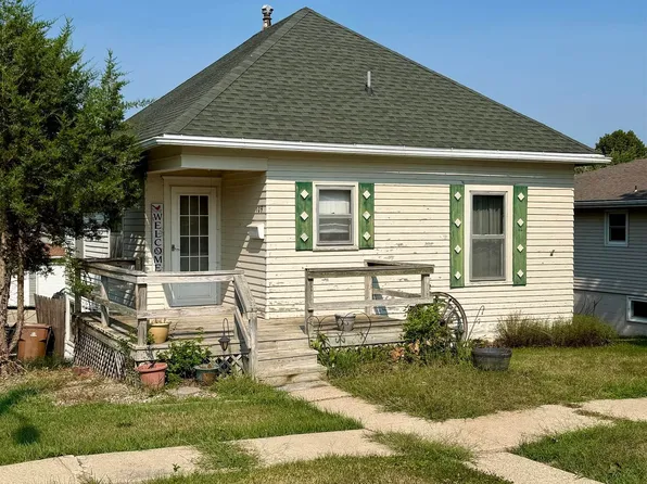 109 1st Ave, Audubon, IA 50025