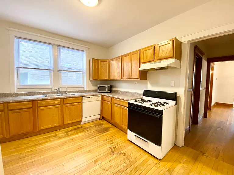 3244 N Oakley Ave #1F — Photo 11