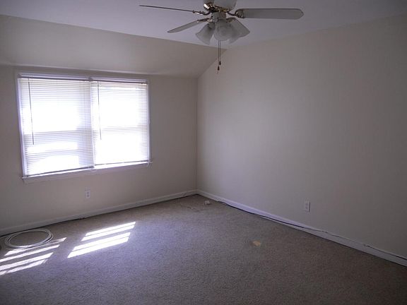 5th image of 131 Shoshone St #1