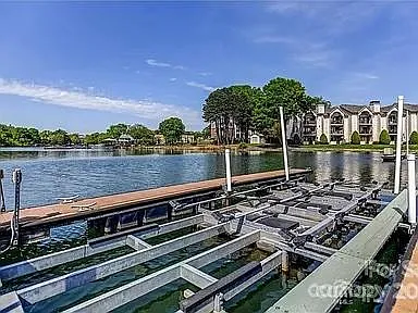2 bed, 1011 sqft, $2,400 — Photo 4