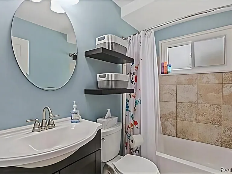 Full Bathroom 1 (main level)