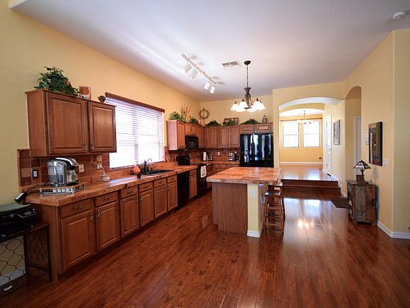 4th image of 1404 W Pelican Ct