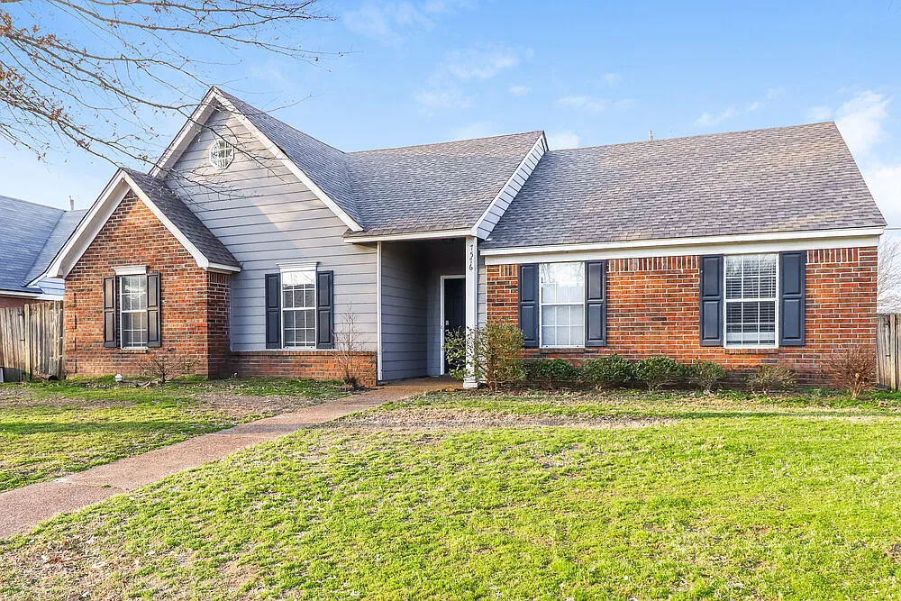 3 bed, 2.0 bath, 1227 sqft, $1,605 — Photo 3