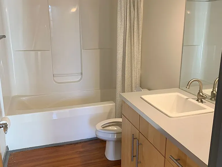 913 Monmouth St #3C — Photo 10