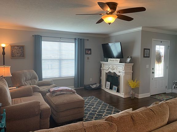3rd image of 72 Brock Ln