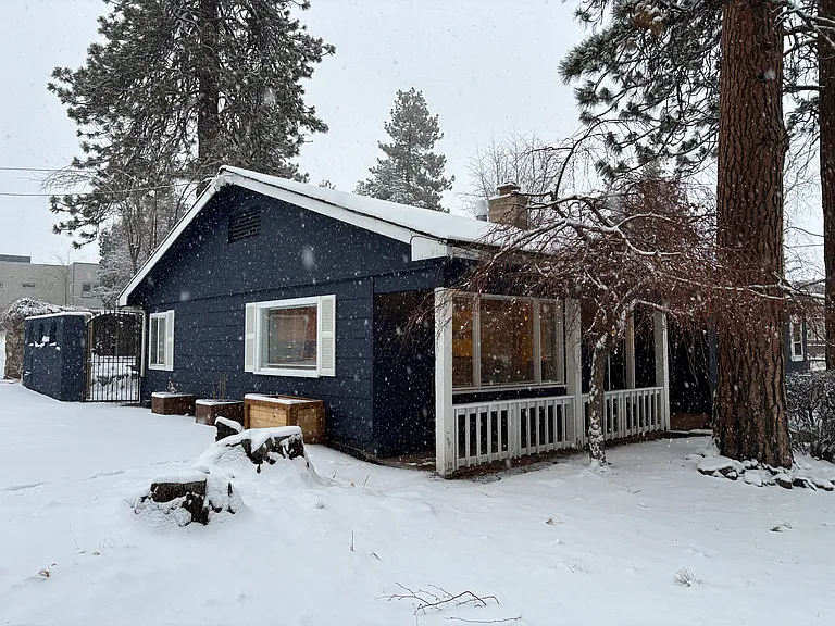 450 SE Reed Market Rd — Photo 4