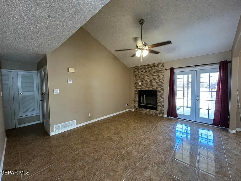 8482 Paddlefoot Ln — Photo 4