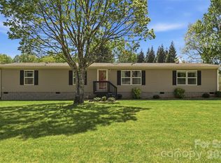 363 Banner Farm Rd, Mills River, NC 28759