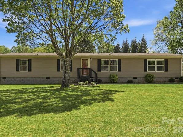 363 Banner Farm Rd, Mills River, NC 28759