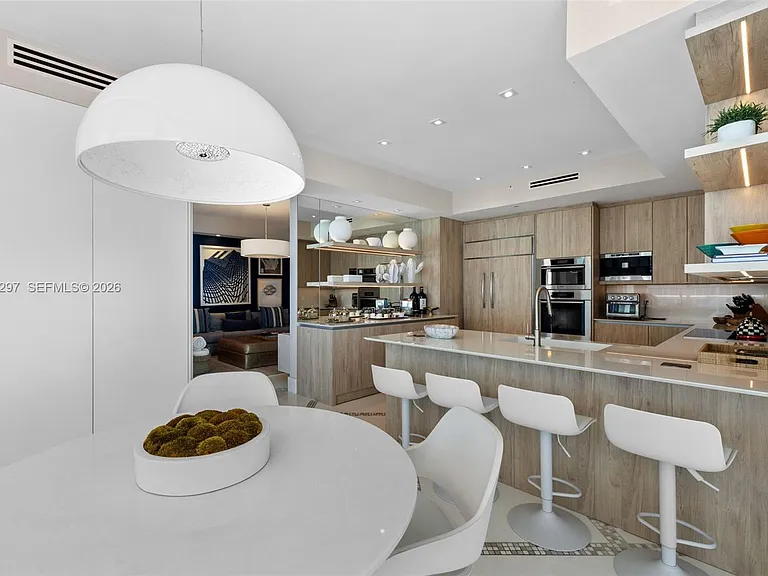 50 S Pointe Dr #1502/03 — Photo 13