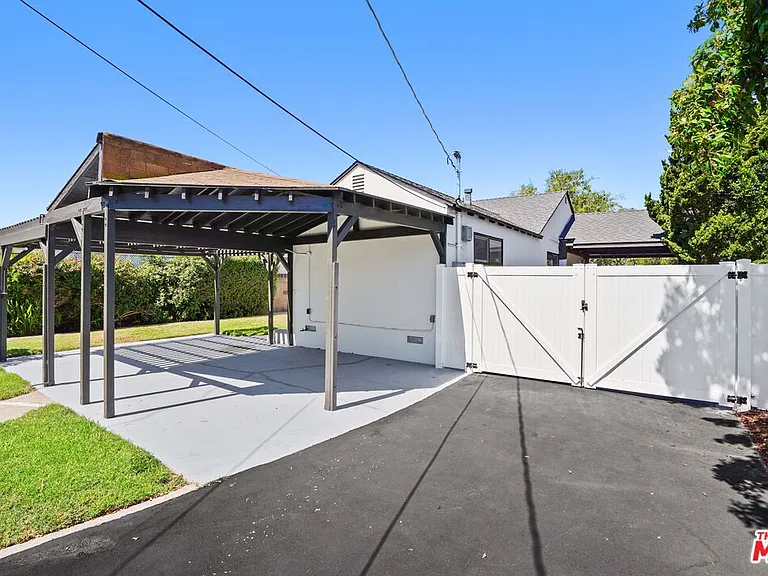 4940 Placidia Ave — Photo 38