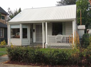 307 NW C St, Grants Pass, OR 97526