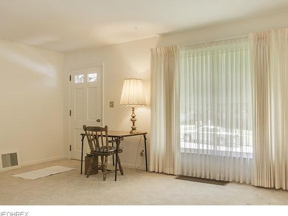 5th image of 511 Broadway St E