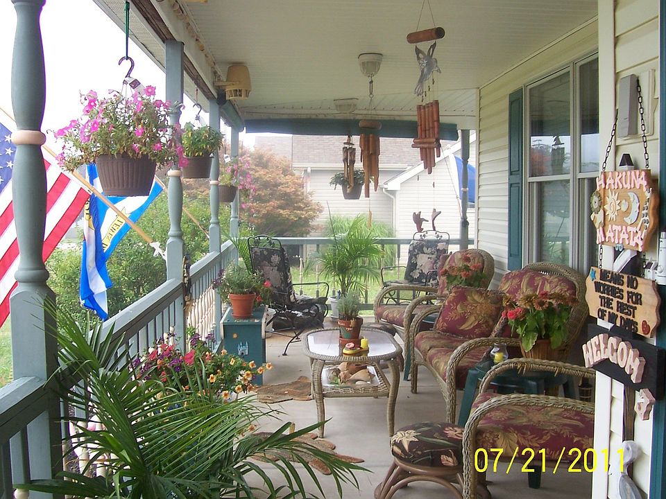 1st image of 7 Gainsborough Dr