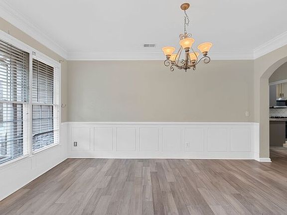 5th image of 205 Park Creek Dr