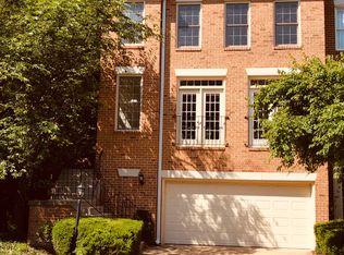 11426 Summer House Ct, Reston, VA 20194