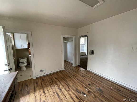 4th image of 128 Idaho Avenue