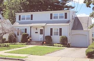 16 Saint Michaels Pl, Clifton, NJ 07013