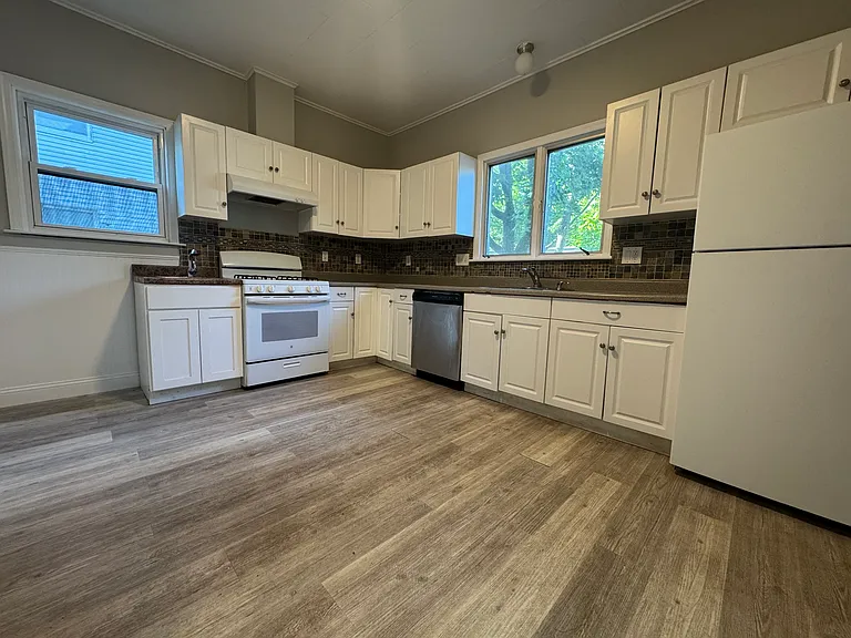 117 Maple St #117 — Photo 7