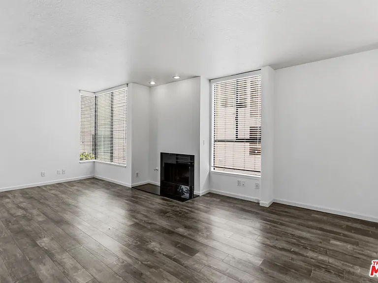 500 S Barrington Ave #2 — Photo 7