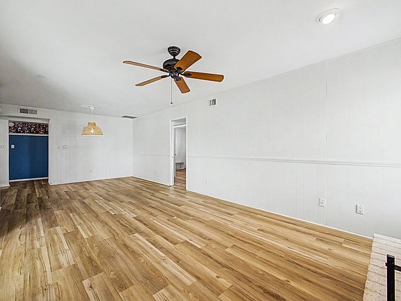 2nd image of 7809 N 32nd Dr