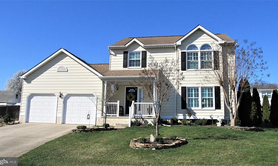1st image of 204 Blue Oak Ct
