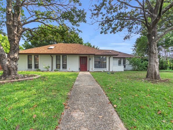 1032 Peach Ln, Desoto, TX 75115