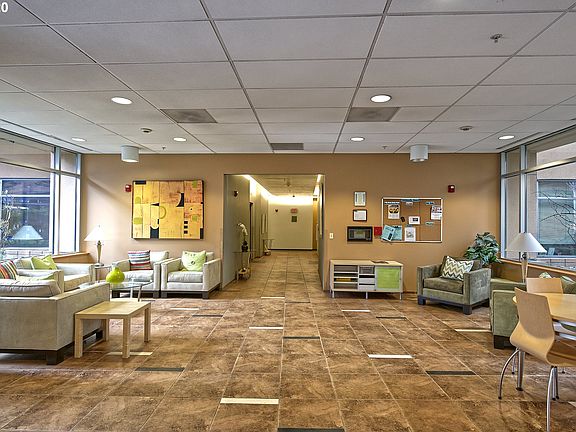 2nd image of 701 Columbia St APT 516