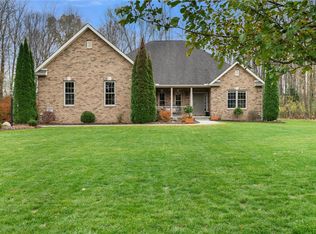 2056 Pierce Bluffs Dr, Hermitage, PA